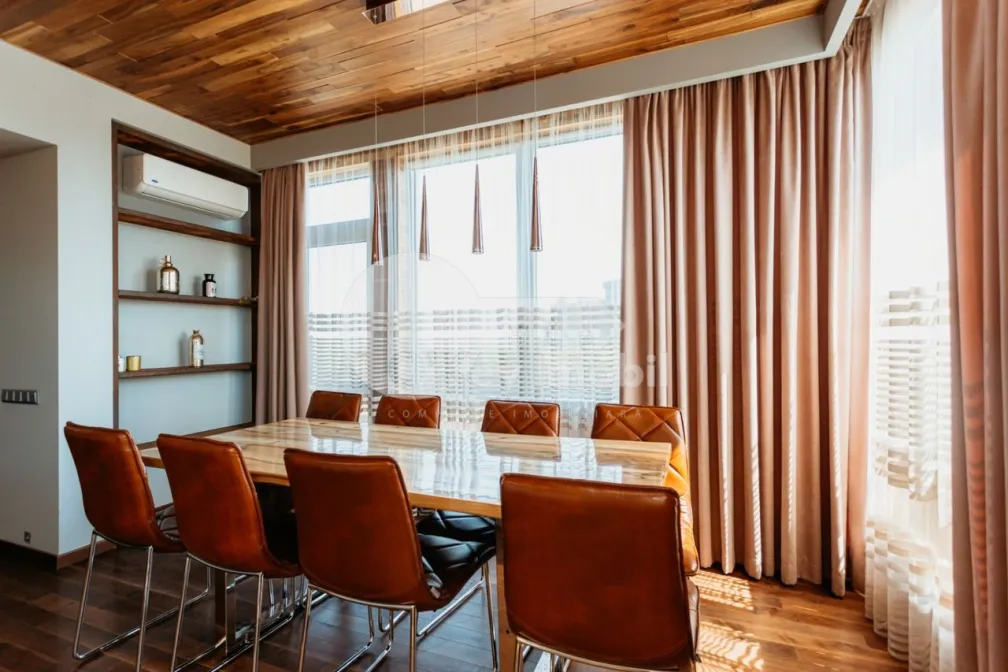 Penthouse, Centru, LEV TOLSTOI