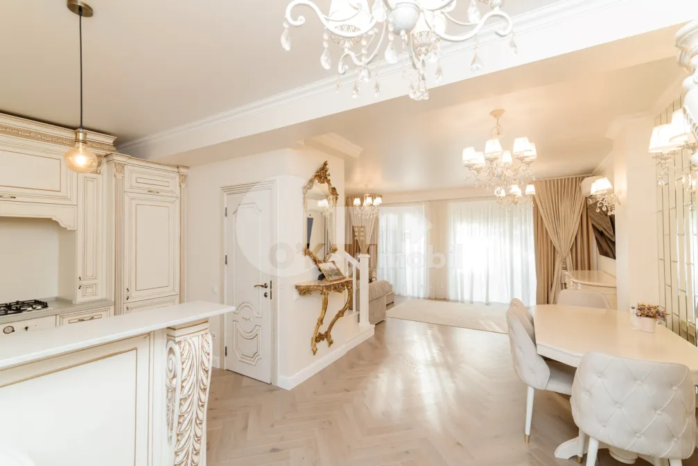 Townhouse, Centru, MELESTIU