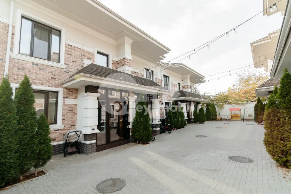 Townhouse, Centru, MELESTIU