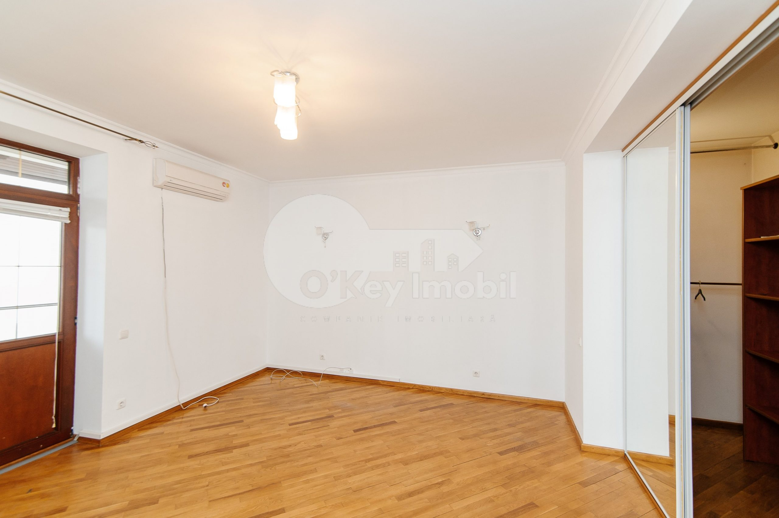 Oficiu, Centru, NICOLAE IORGA