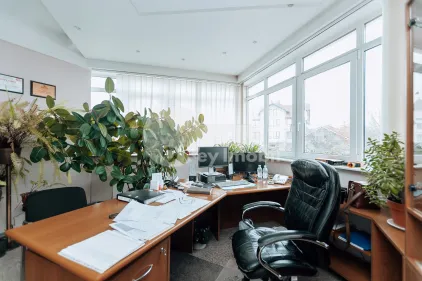 Офис, Ботаника, БУРЕБИСТА