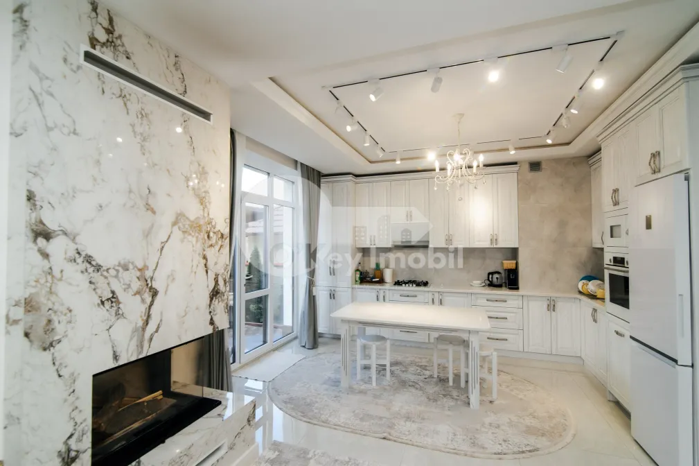 Дом, Центр, ЧОКЫРЛИЕЙ