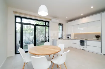 Дом, Центр, ГЕОРГЕ МЕНЮК