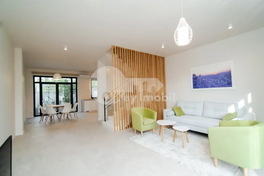 Casă, Centru, GEORGE MENIUC