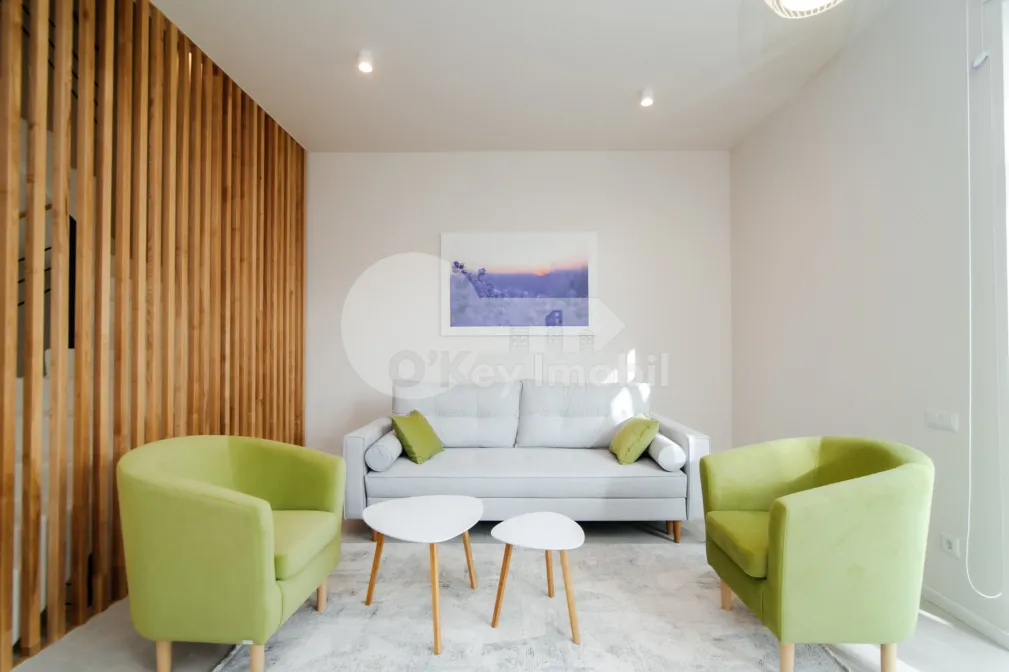 Casă, Centru, GEORGE MENIUC