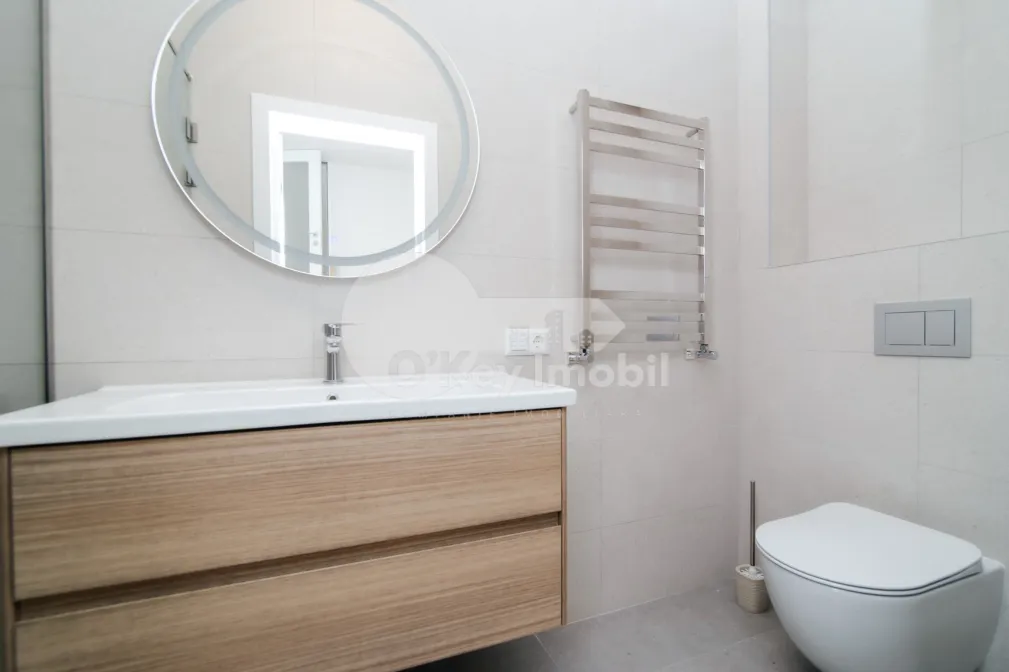 Casă, Centru, GEORGE MENIUC