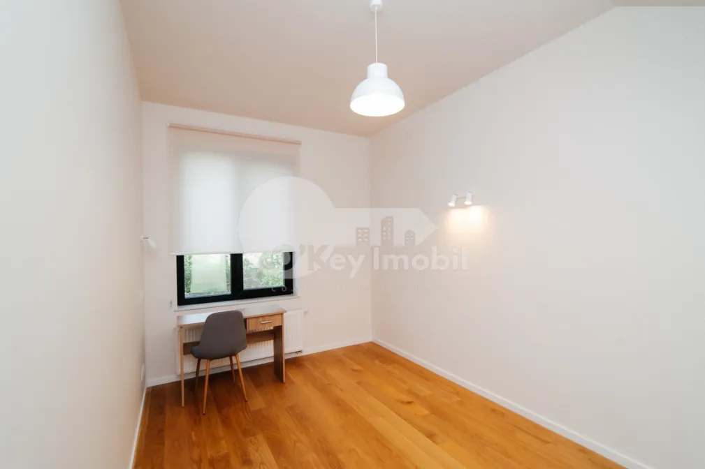 Casă, Centru, GEORGE MENIUC