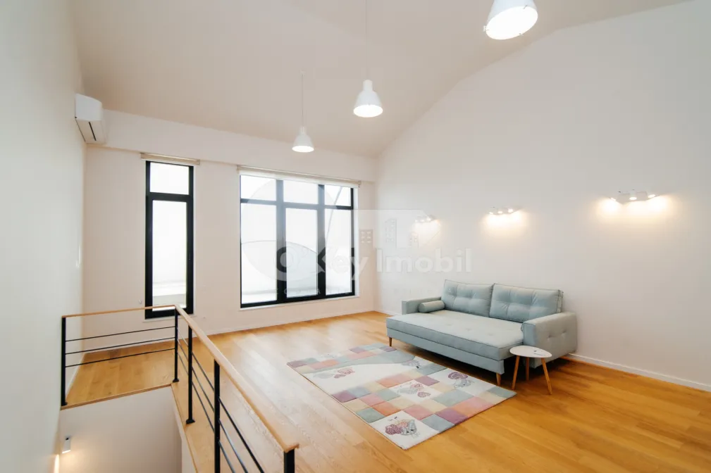 Casă, Centru, GEORGE MENIUC