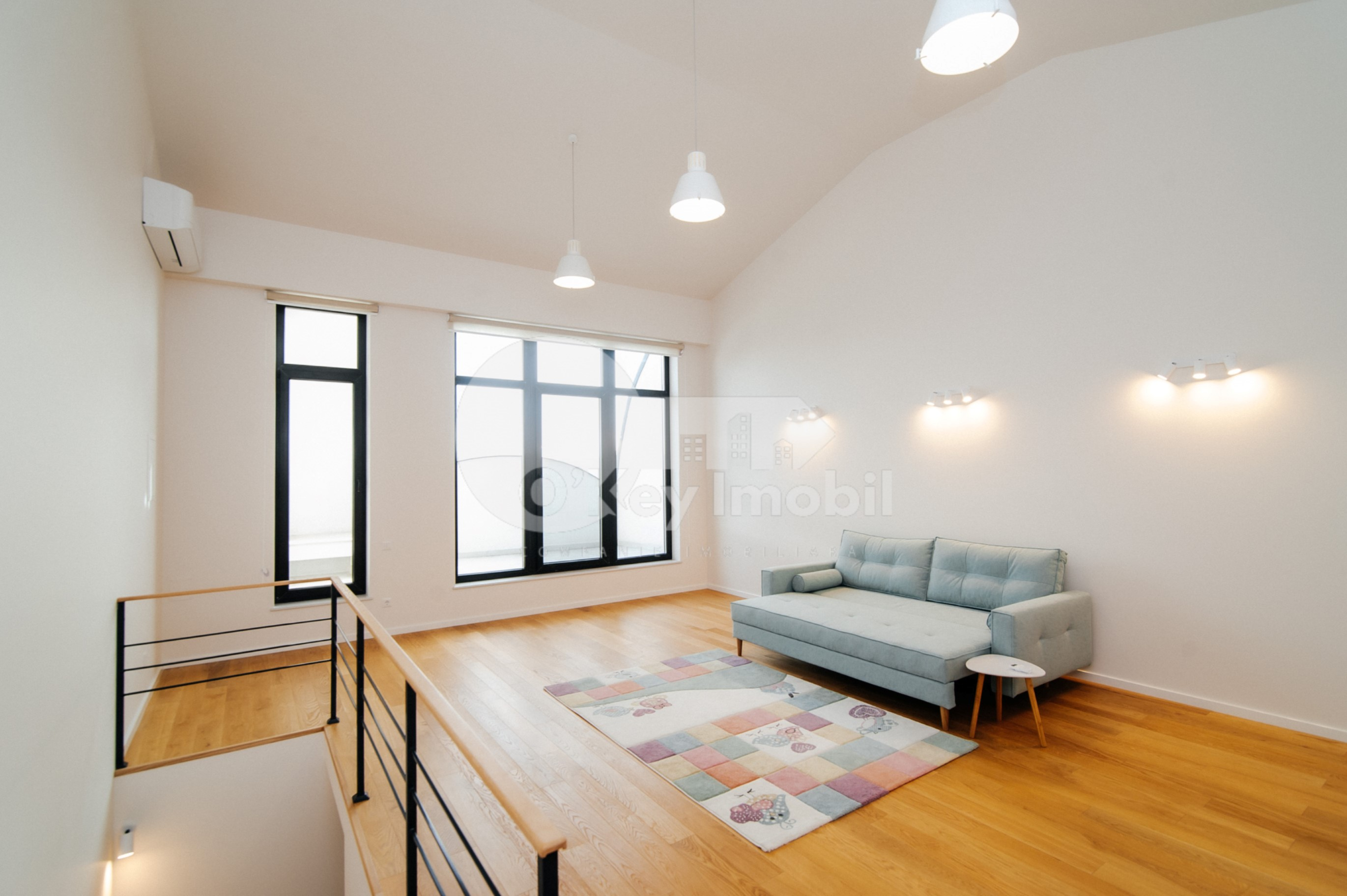 Casă, Centru, GEORGE MENIUC