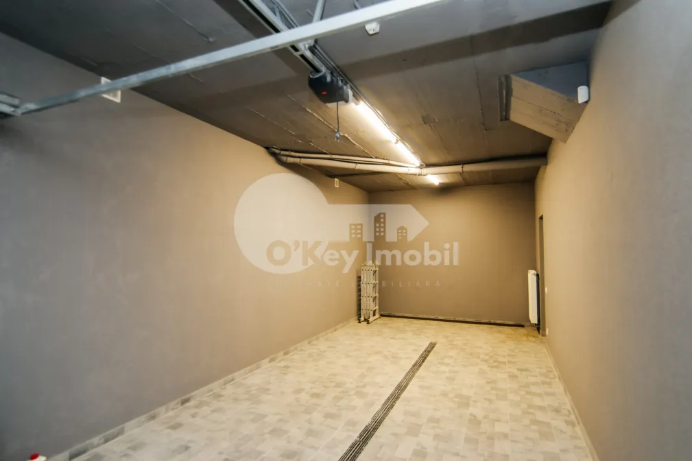 Casă, Centru, GEORGE MENIUC