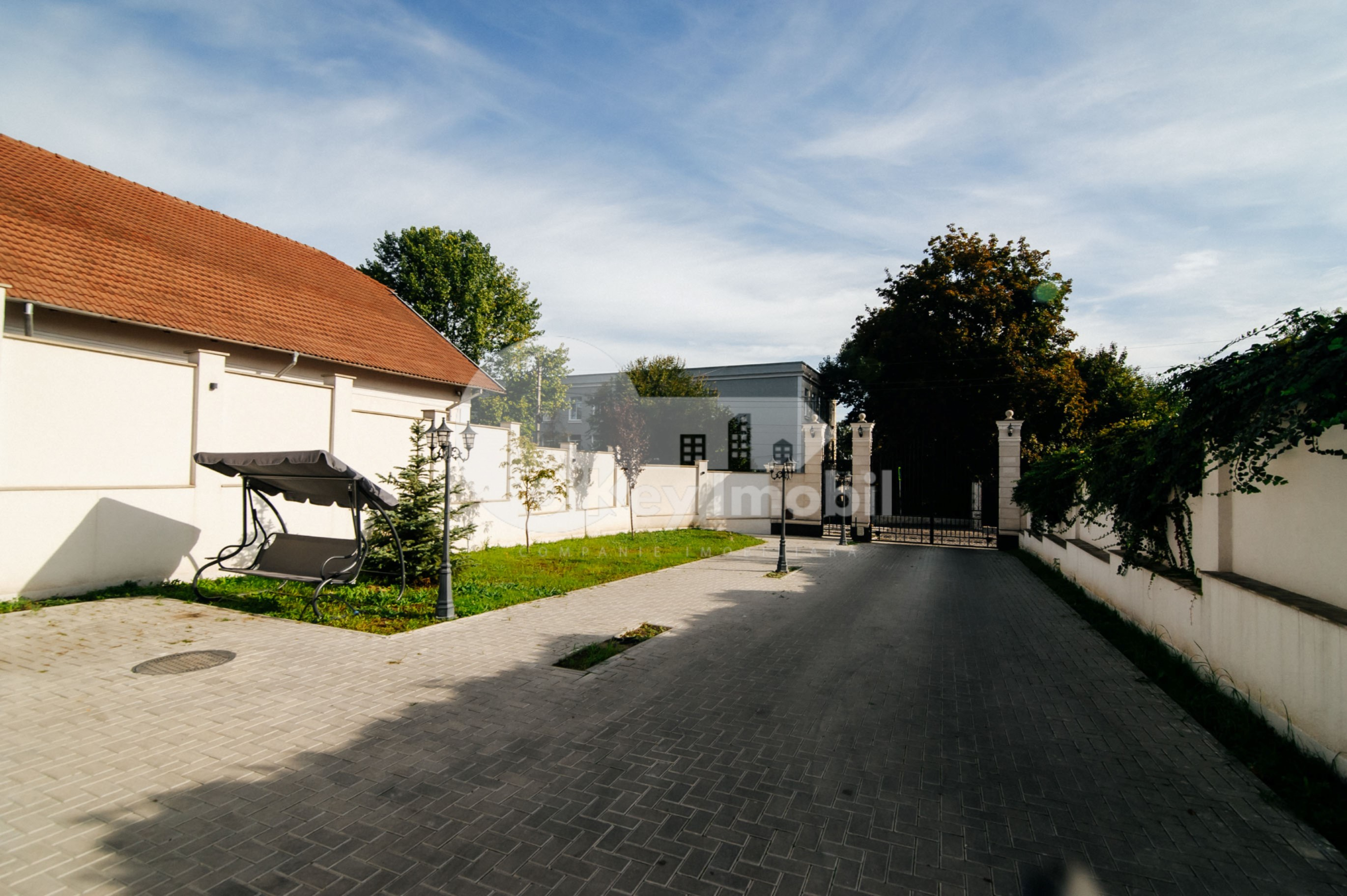 Casă, Centru, GEORGE MENIUC