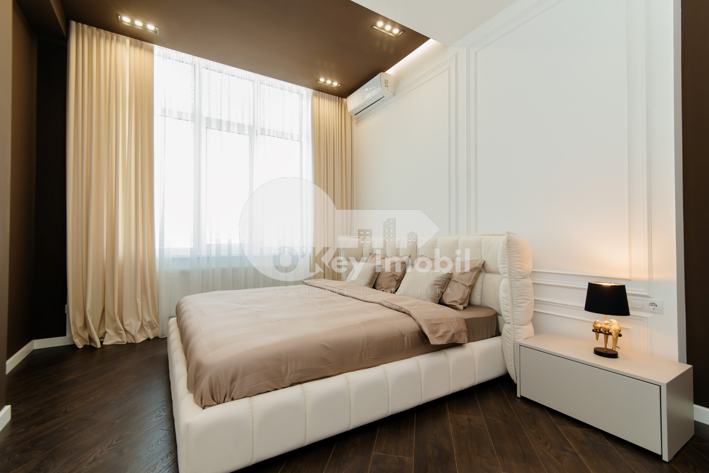 Penthouse, Centru, MELESTIU