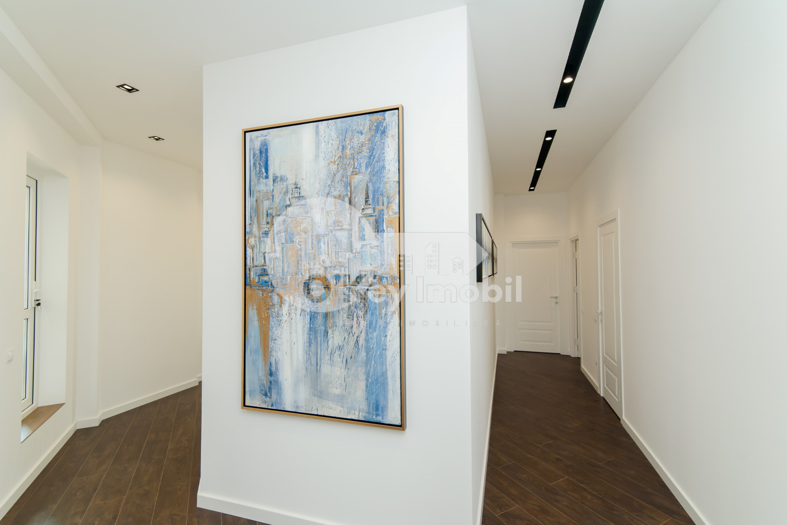 Penthouse, Centru, MELESTIU