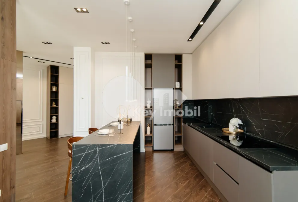 Penthouse, Centru, MELESTIU