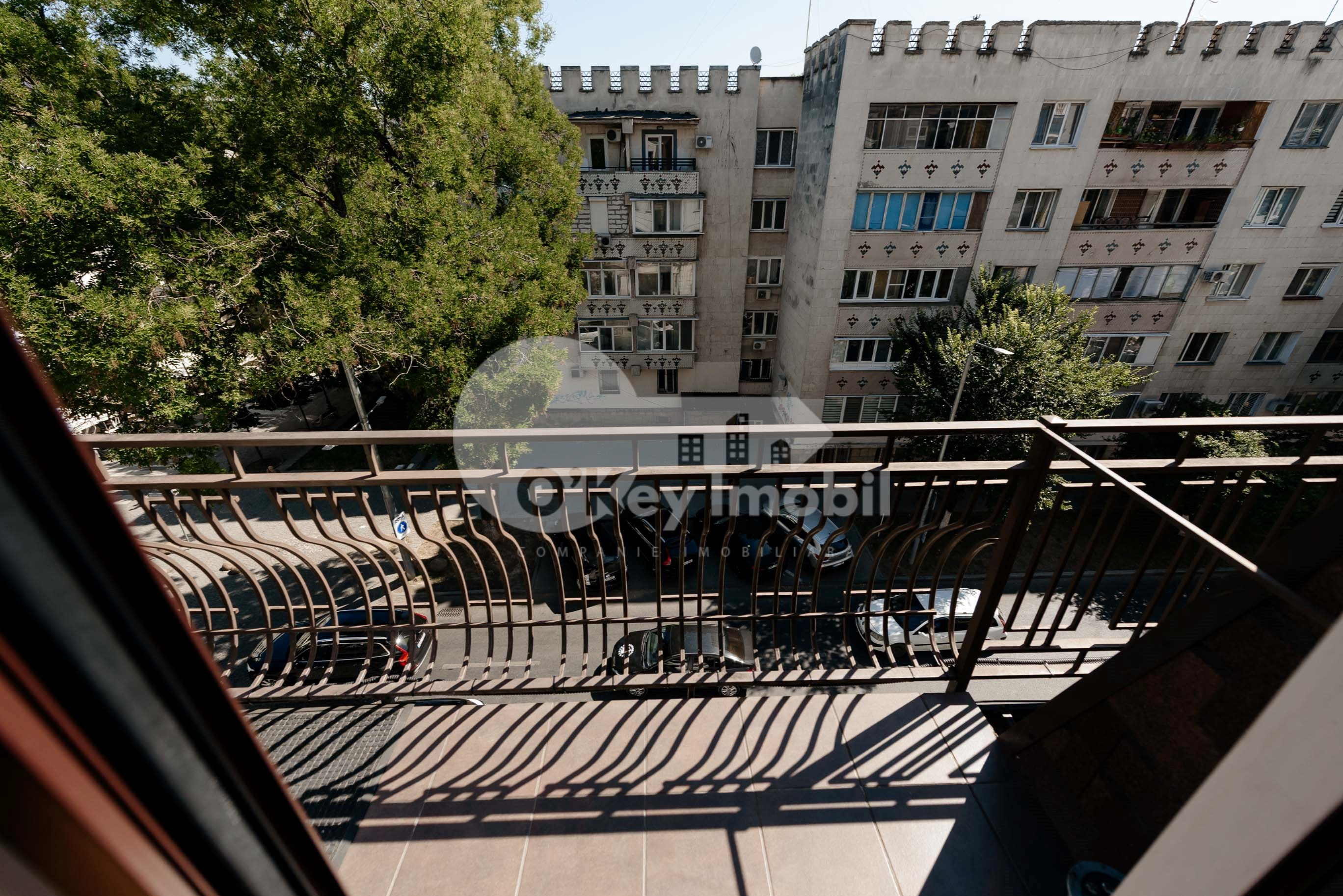 Oficiu, Centru, EUGEN DOGA