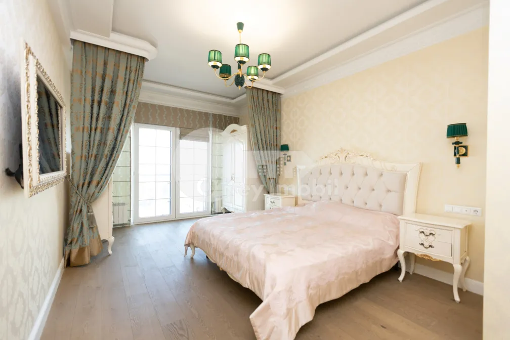 Квартира, Центр, А. МАТЕЕВИЧ