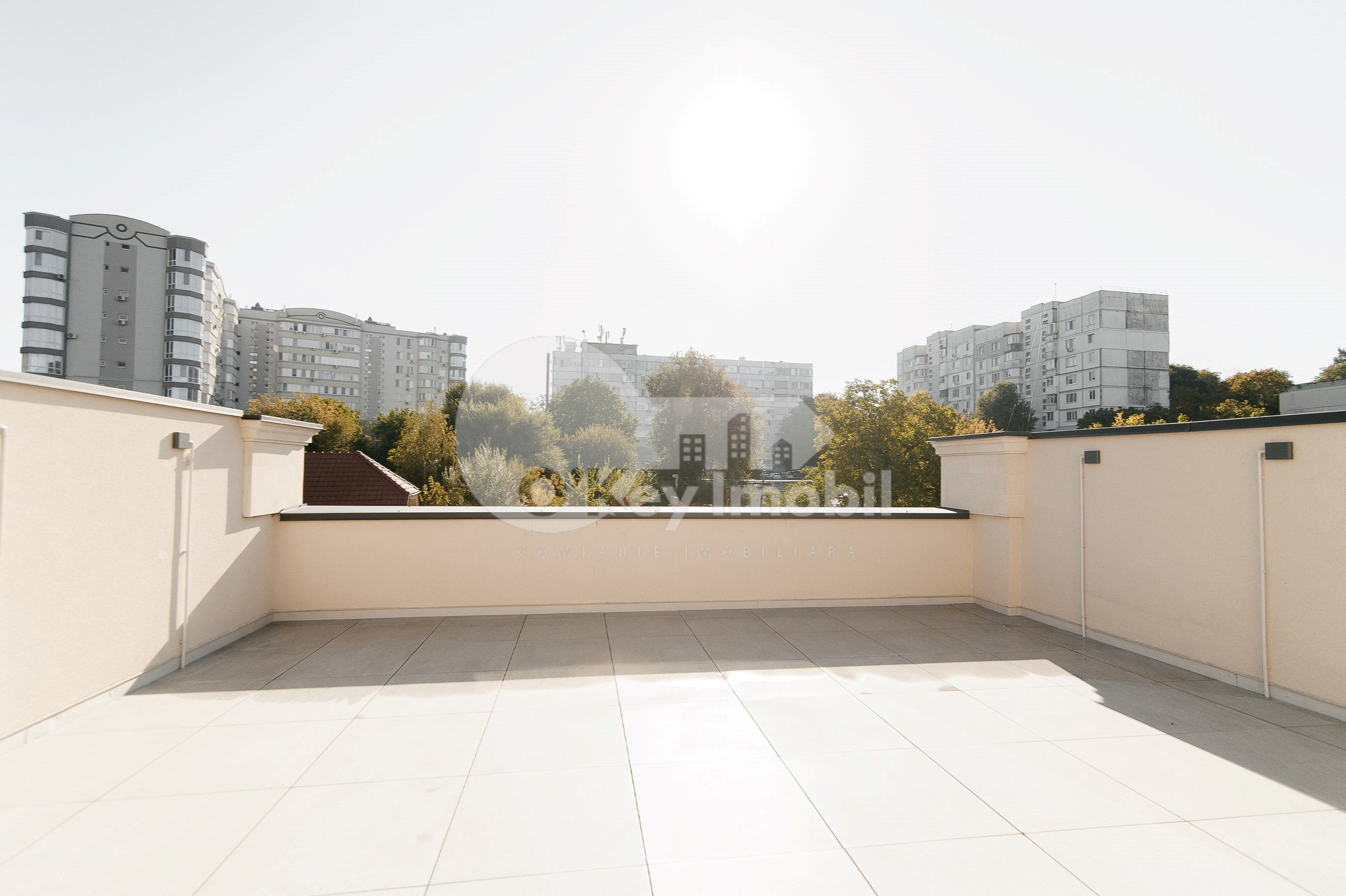 Townhouse, Telecentru, LACULUI