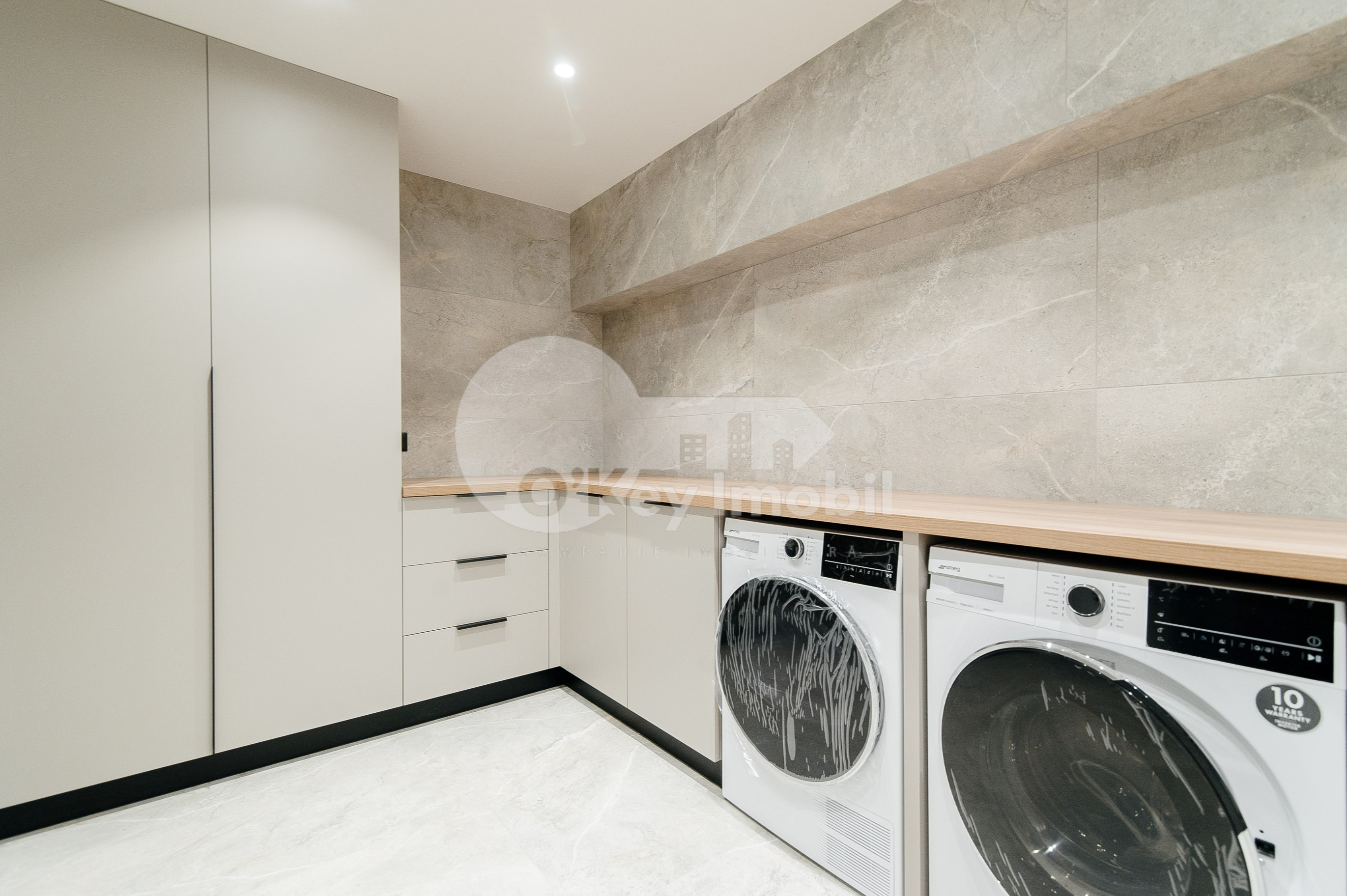 Townhouse, Telecentru, LACULUI