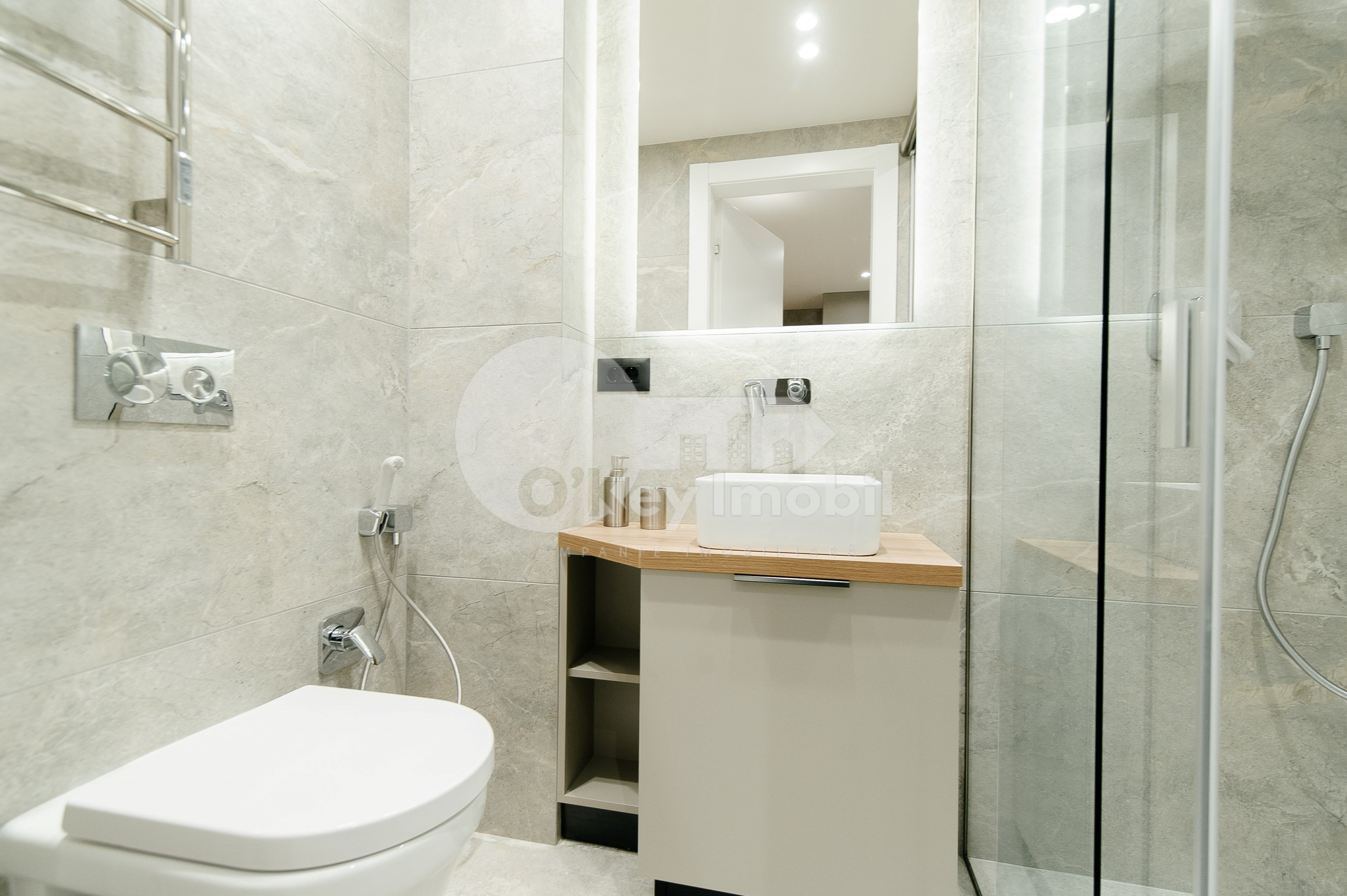 Townhouse, Telecentru, LACULUI