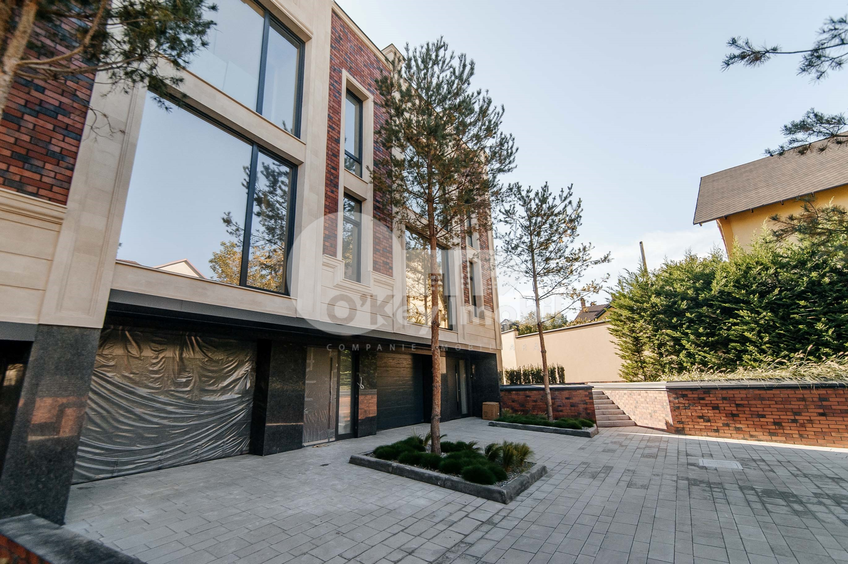 Townhouse, Telecentru, LACULUI