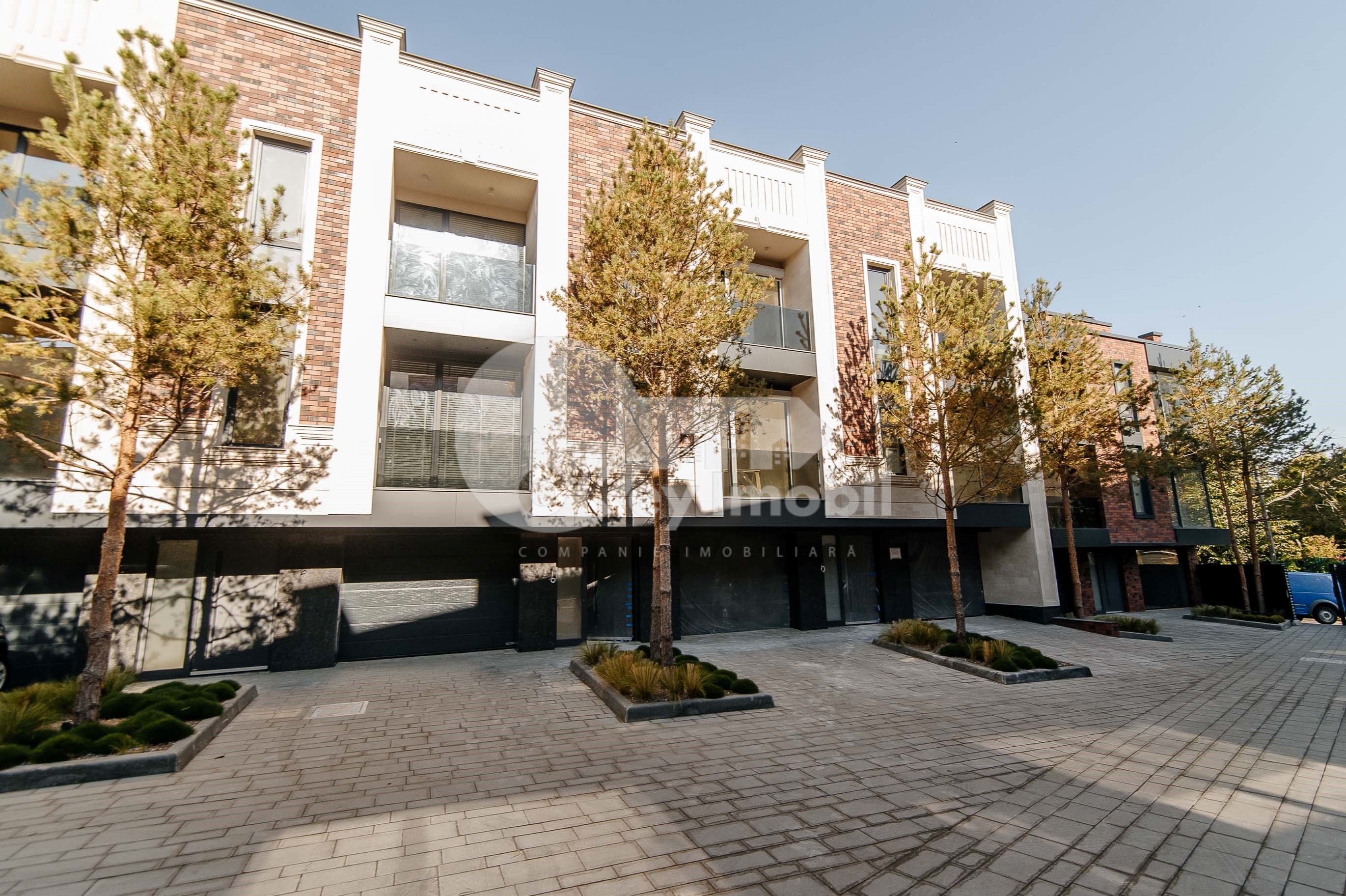 Townhouse, Telecentru, LACULUI