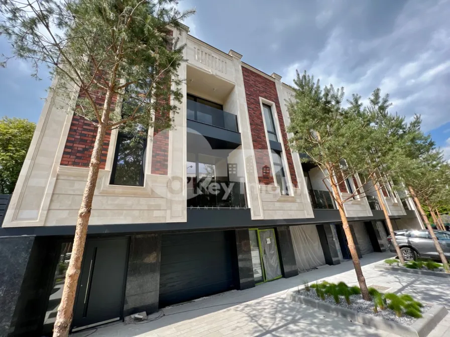 Townhouse, Centru, LACULUI