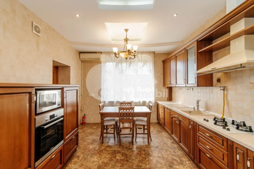 Casă, Buiucani, ALEXANDRU DONICI