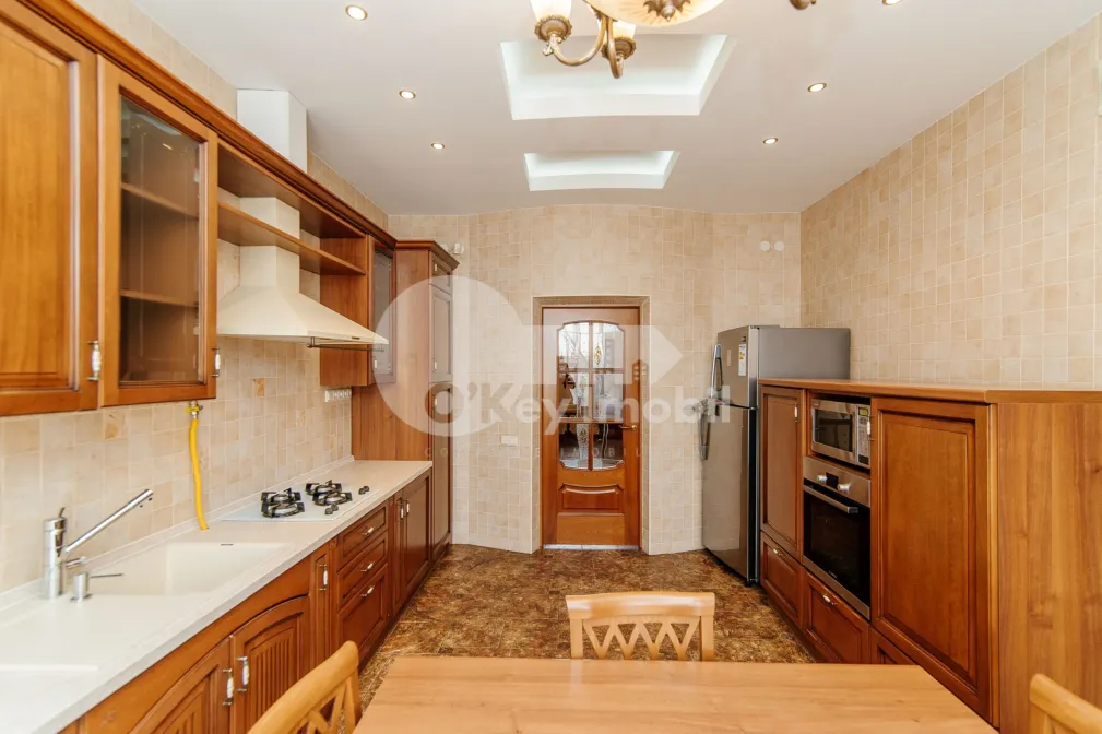 Casă, Buiucani, ALEXANDRU DONICI