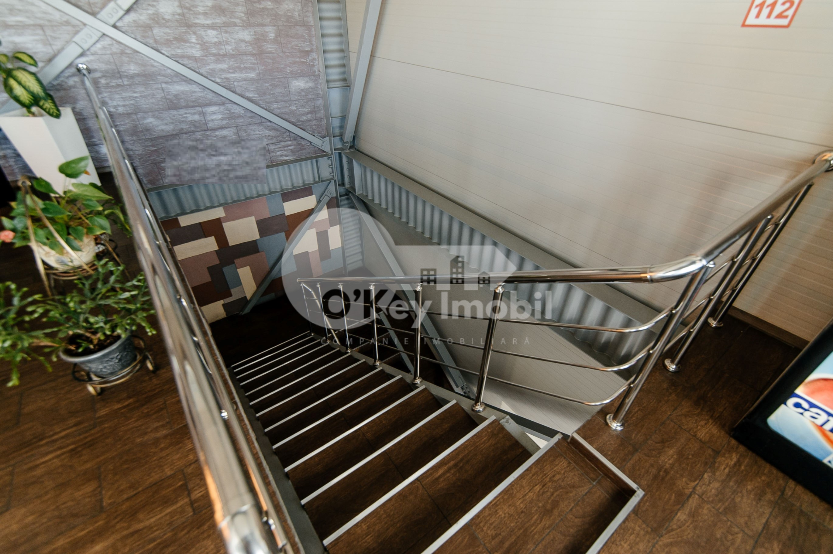 Afacere activă, BOTANICA