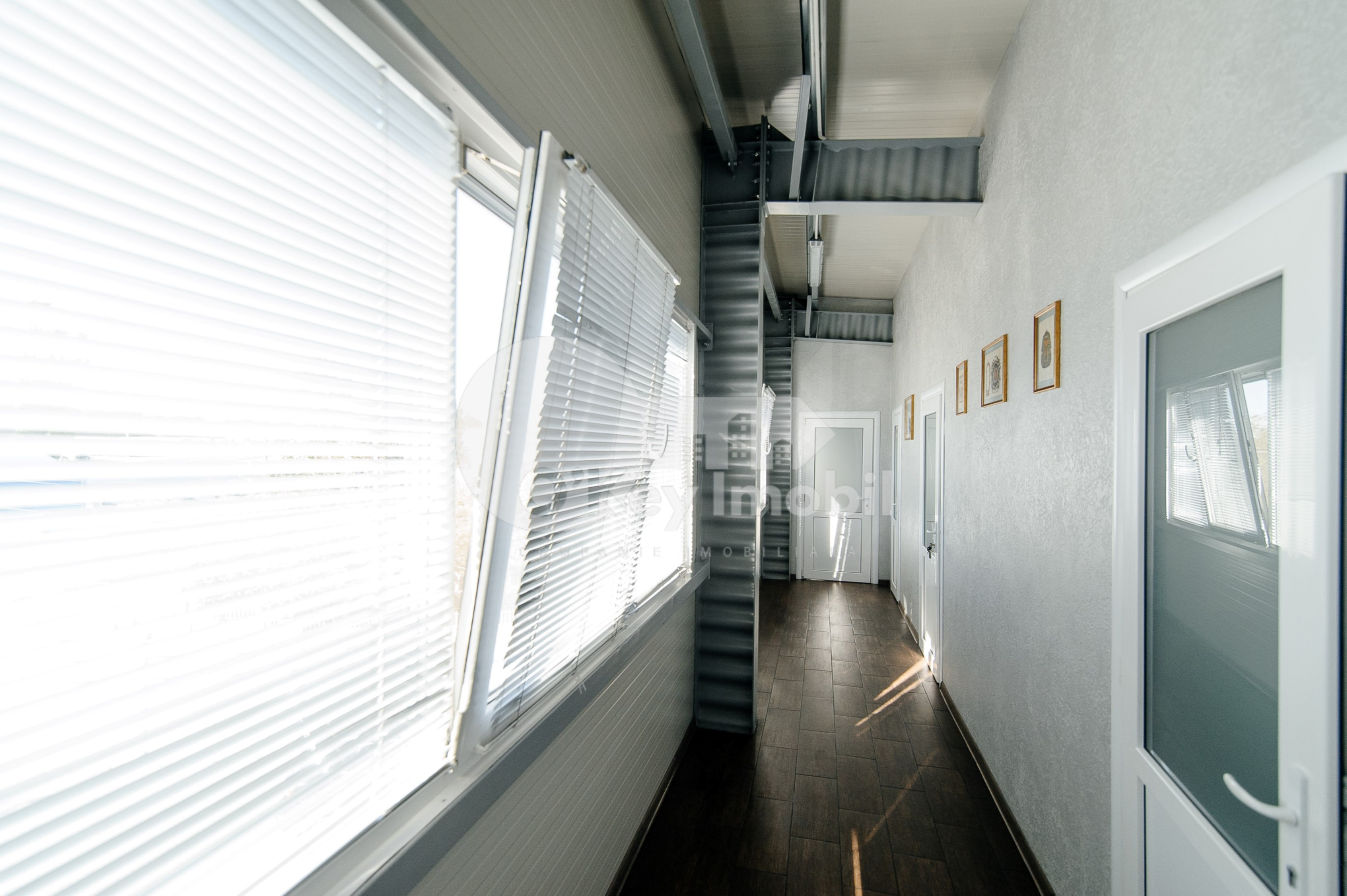 Afacere activă, BOTANICA