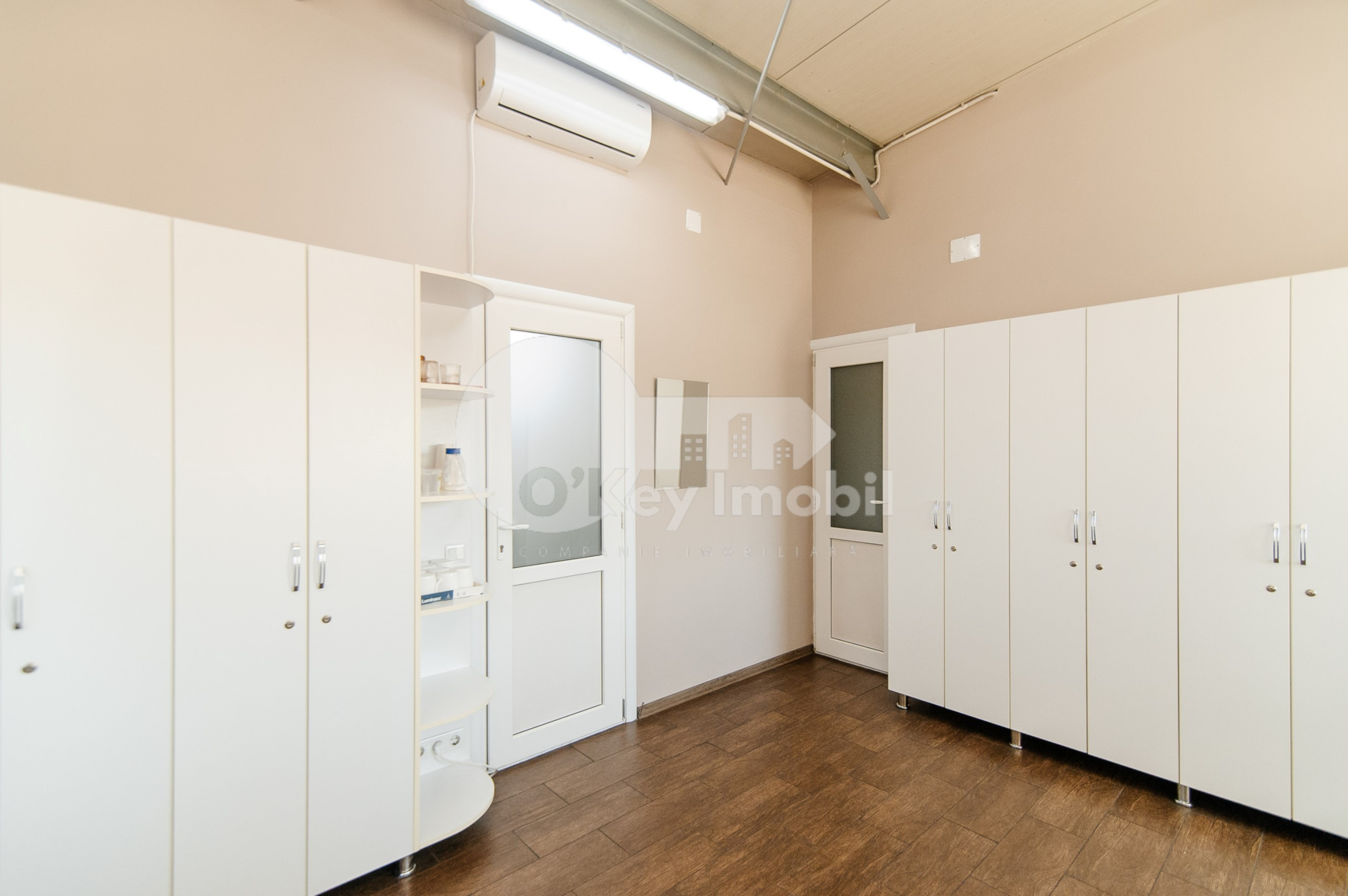 Afacere activă, BOTANICA