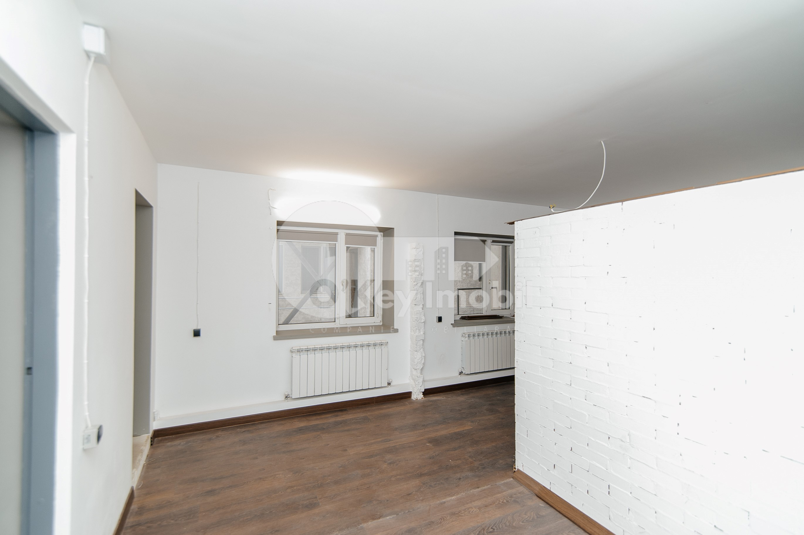 Oficiu, Centru, LĂPUȘNEANU