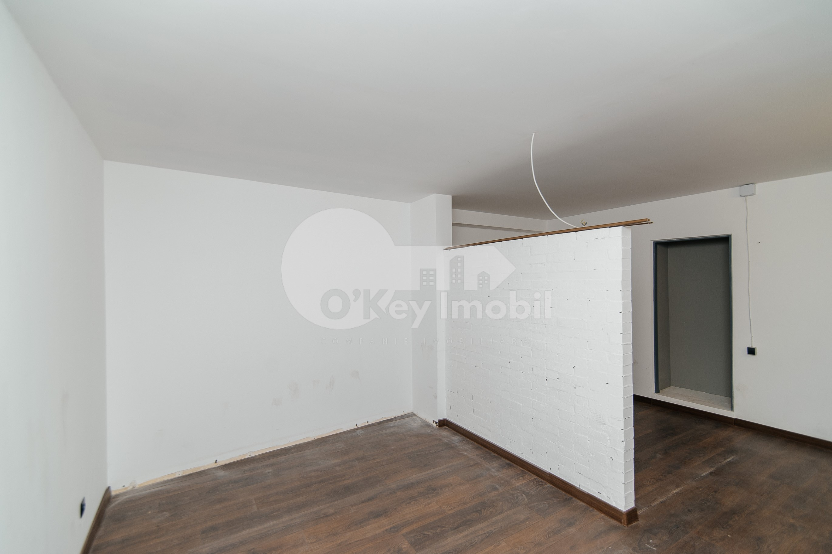 Oficiu, Centru, LĂPUȘNEANU