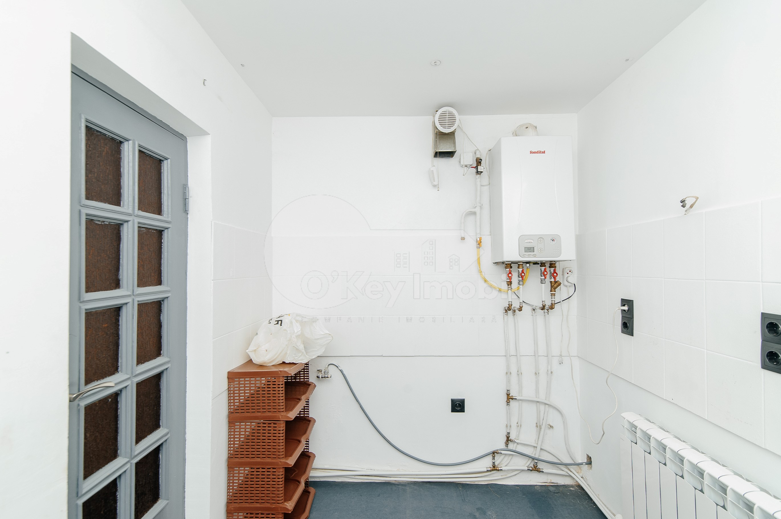 Oficiu, Centru, LĂPUȘNEANU