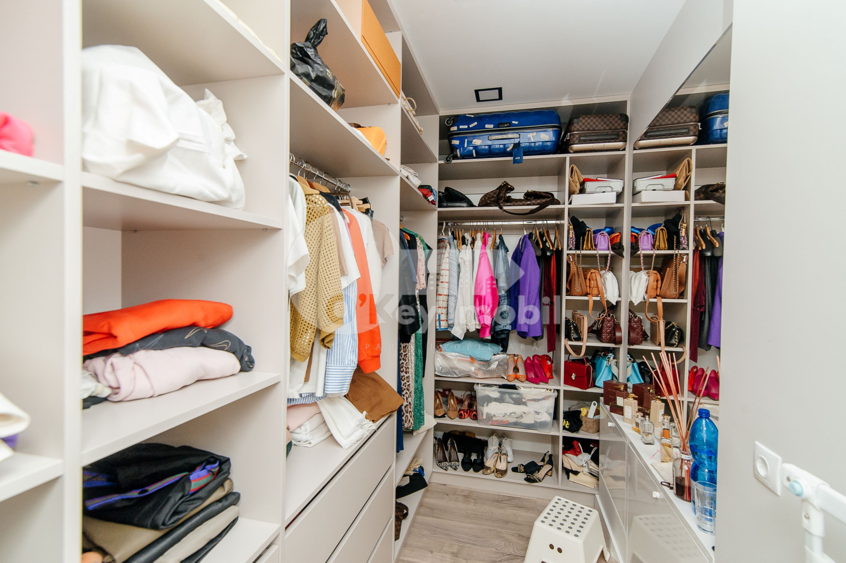 Casă, Botanica, PĂȘUNILOR