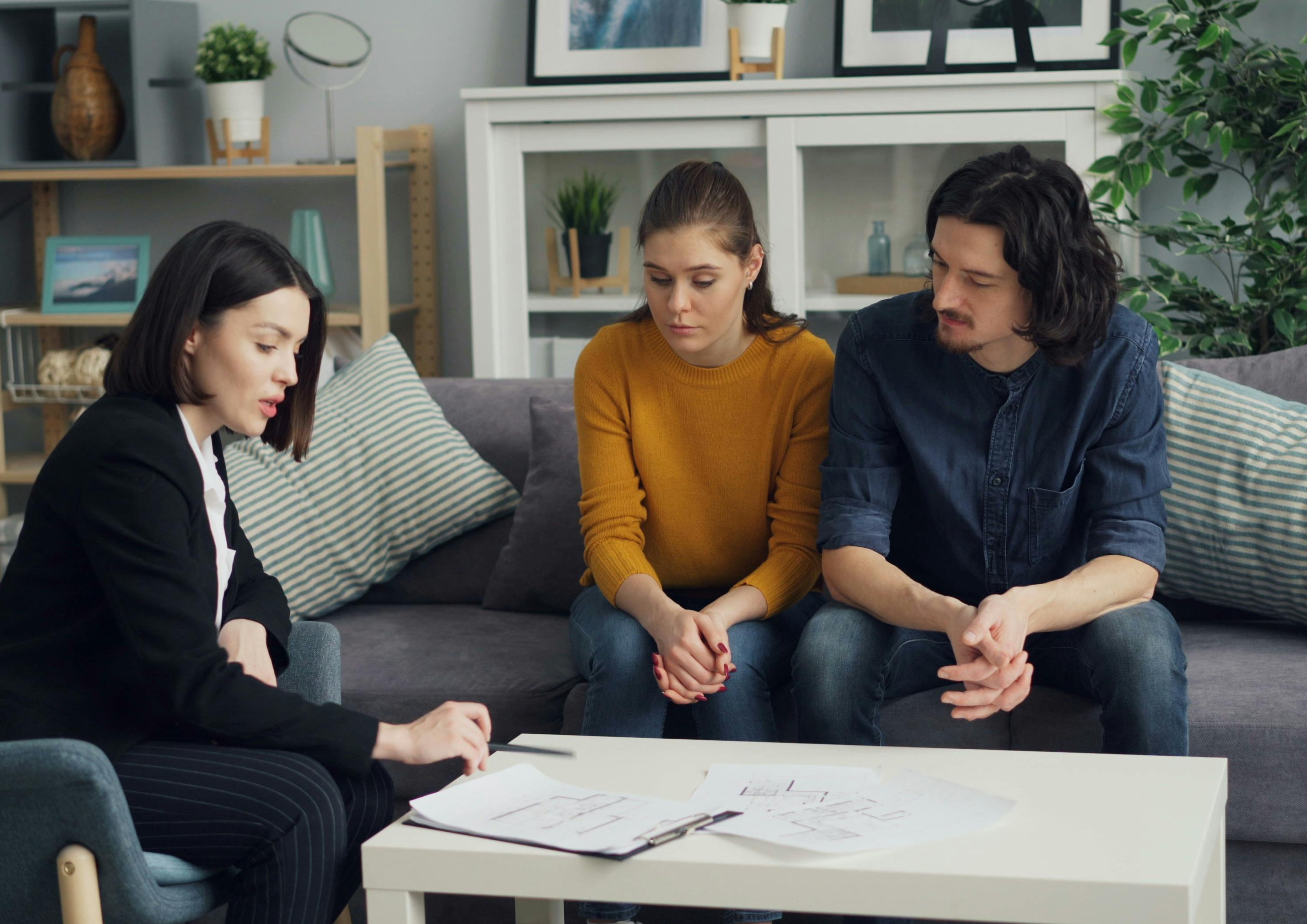 De ce unele apartamente stau luni de zile nevândute? Motive reale și soluții eficiente